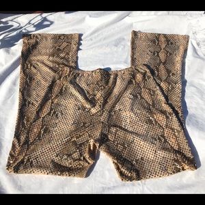 UNE women’s leggings Sz L.